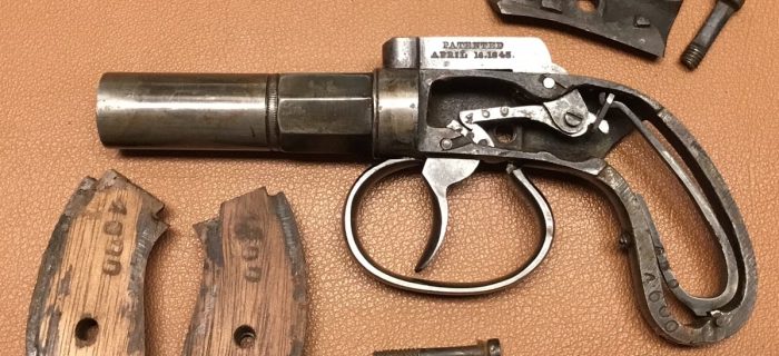 Allen&Wheelock Single Shot Bar Hammer Muff Pistol 05 Allen & Thurber Barhammer Muff Pistol - Disassembled view