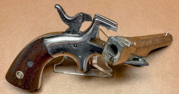 Allen&Wheelock Centerhammer Single Shot Pistol - 32RF - Big Overlap - Octagonal barrel 14 Allen&Wheelock Centerhammer Single Shot Pistol - 32RF - Big Overlap - Octagonal barrel - Swing-out view
